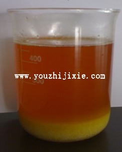 毛油加入磷酸和熱水后，底部黃色的那層是析出來的磷脂